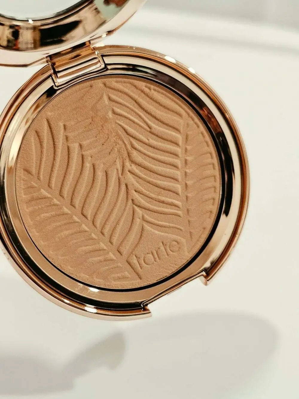 Amazonian clay 16-hour blurring powder foundation